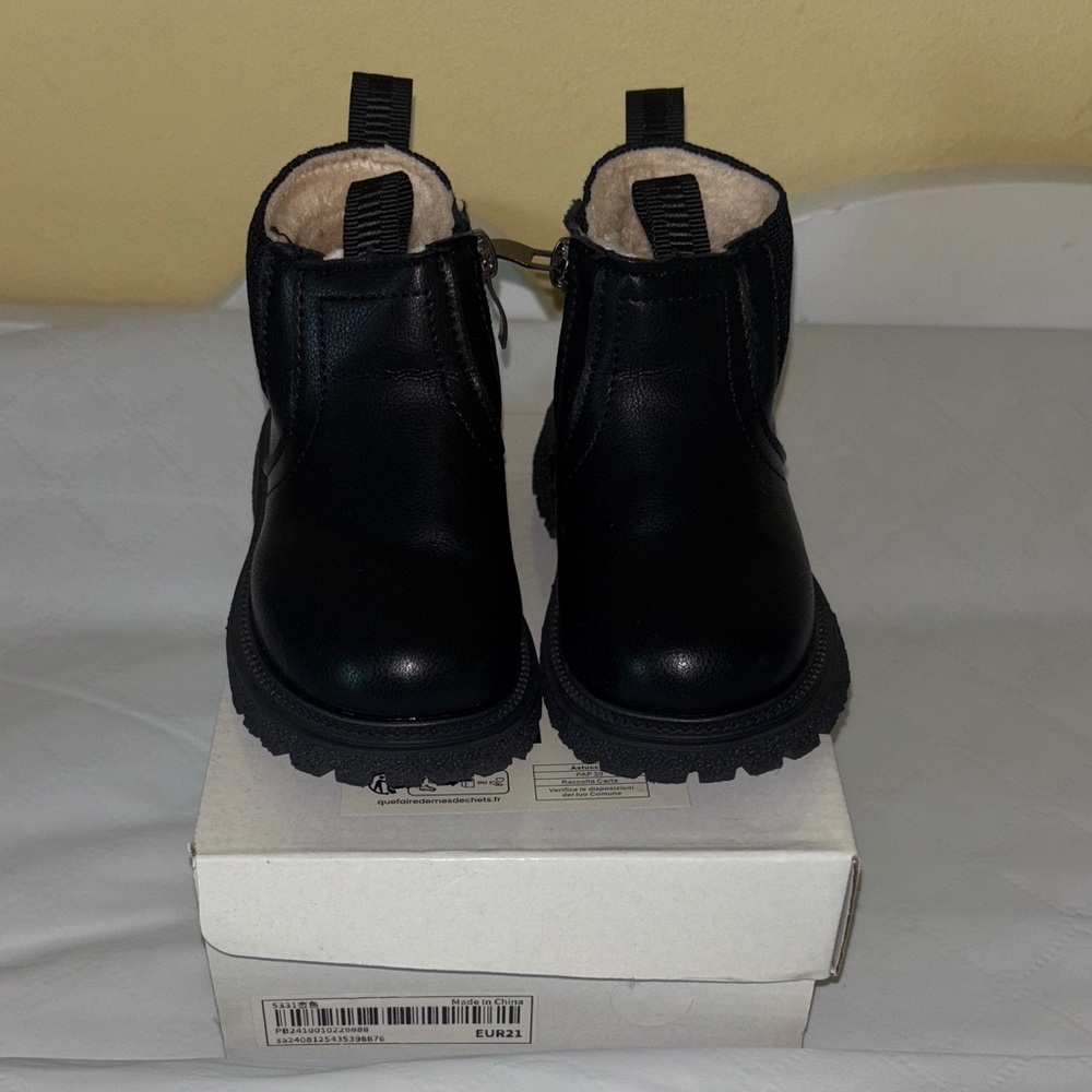 SHEIN Black Kids Boots
